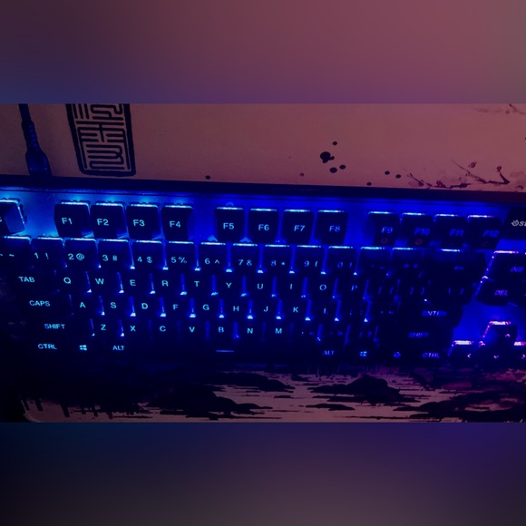 APEX PRO TKL. Has everything since purchase 3 mo ago, barely used n no damage 👍 - Picture 4 of 9